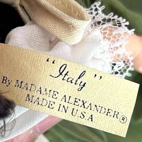 Vintage Madame Alexander “Italy” Collector Doll 553 in Box - Picture 3 of 13